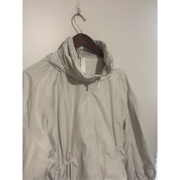 Lululemon Lightweight Cinch-Waist Hooded Rain Jacket Bone Women Size 10 LIKE NEW - Picture 2 of 12